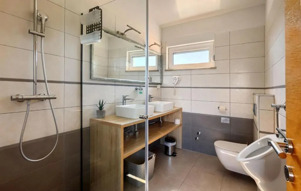 Modern Villa Zara With Pool In Visnjan Radossi Kroatië