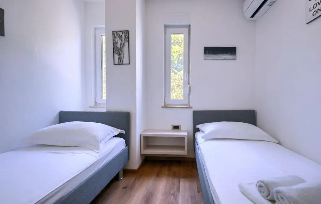 Modern Villa Zara With Pool In Visnjan Radossi Kroatien
