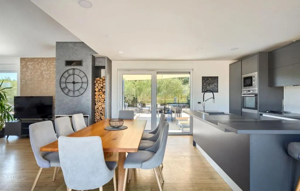 Modern Villa Zara With Pool In Visnjan Radossi