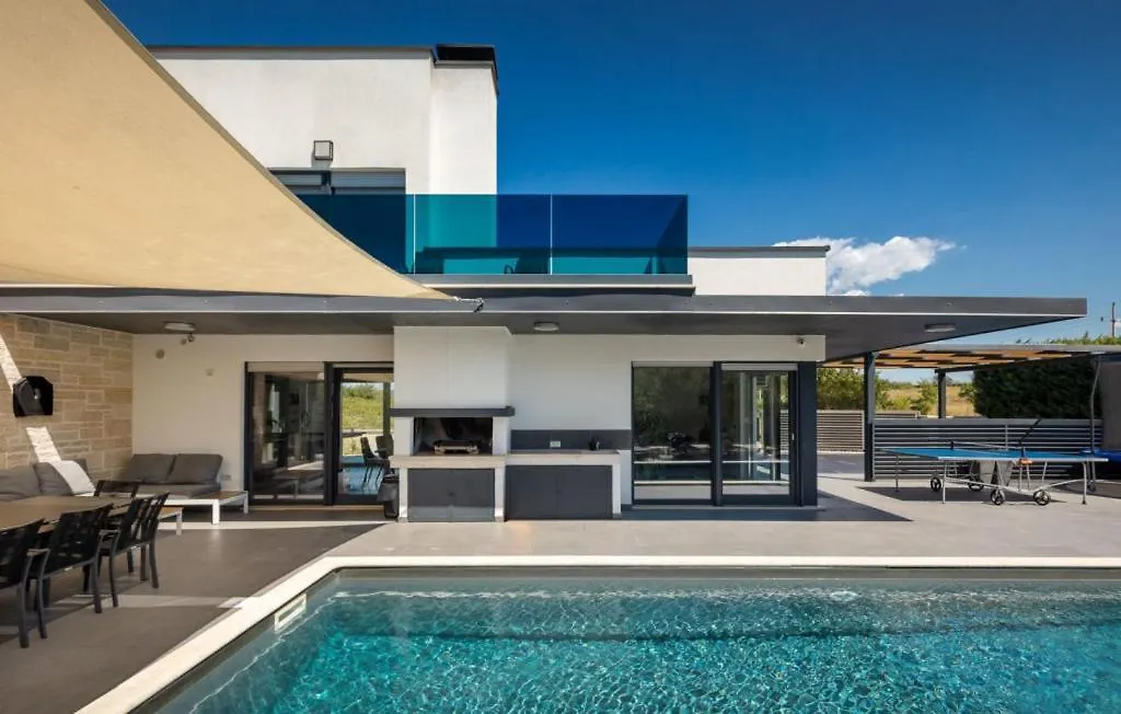 Modern Villa Zara With Pool In Visnjan Radossi 0*,  Kroatië