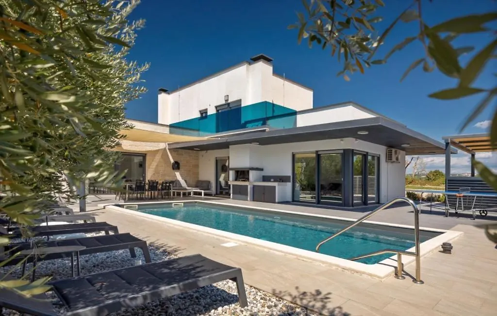 Modern Villa Zara With Pool In Visnjan Radossi