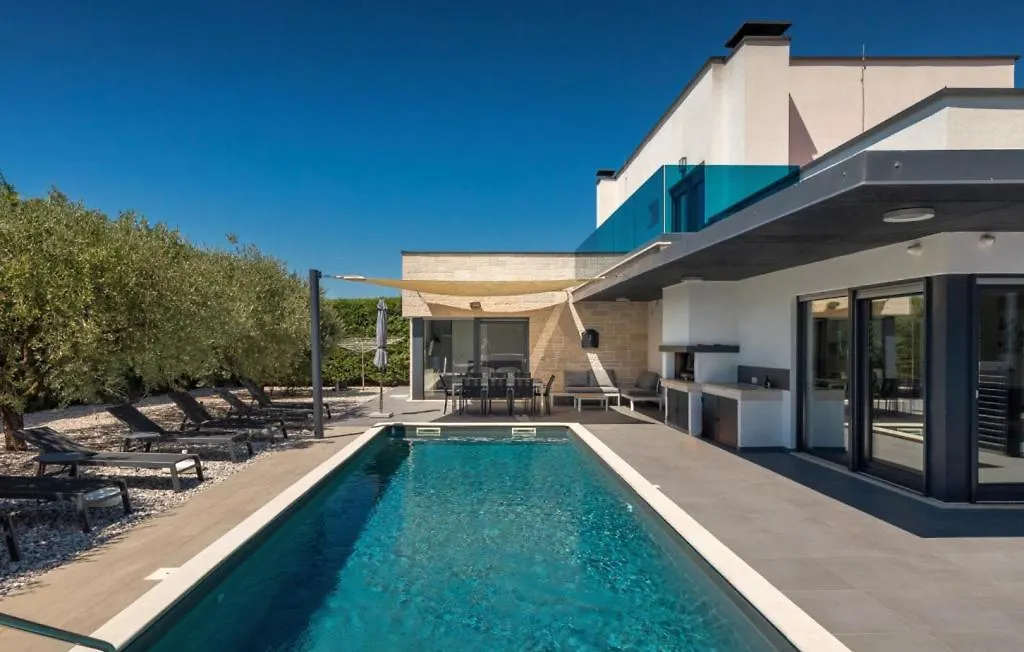 Modern Villa Zara With Pool In Visnjan Radossi