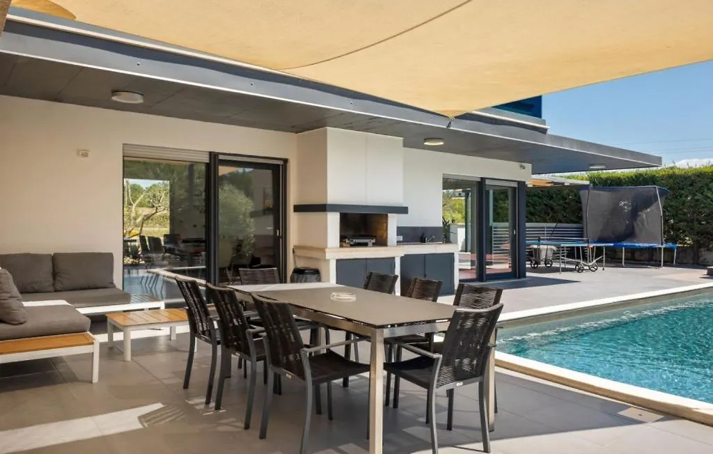 Modern Villa Zara With Pool In Visnjan Radossi